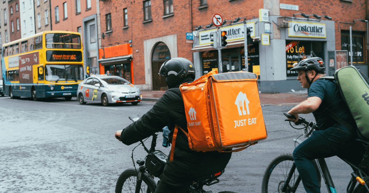 Selbstständige vs. angestellte Lieferfahrer in Europa – Was Kuriere wissen sollten